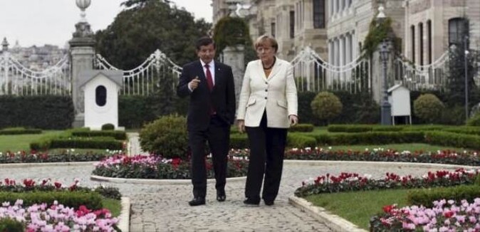 Merkel&#039;den Davutoğlu&#039;na tebrik telefonu