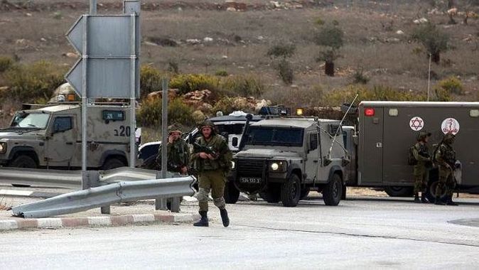 İsrail polisi bir Filistinliyi gözaltına aldı
