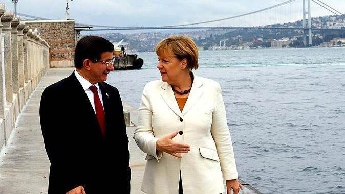 Liderlerden Davutoğlu&#039;na tebrik telefonları
