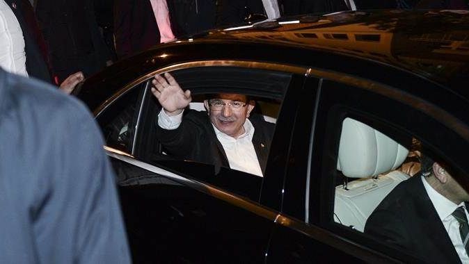 Başbakan Davutoğlu akşam namazını Eyüp&#039;te kıldı