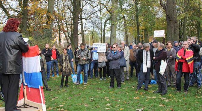 İslam karşıtı ırkçılar Hollanda&#039;da sokağa indi