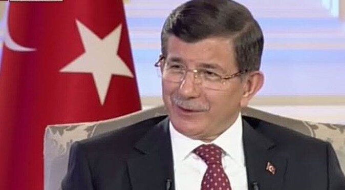 Başbakan Davutoğlu&#039;ndan canlı yayında açıklamalar