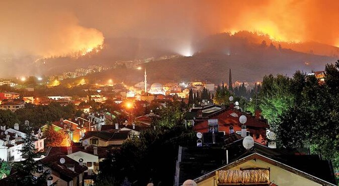 Bursa&#039;da dehşet gecesi, yangın köyleri kuşattı!