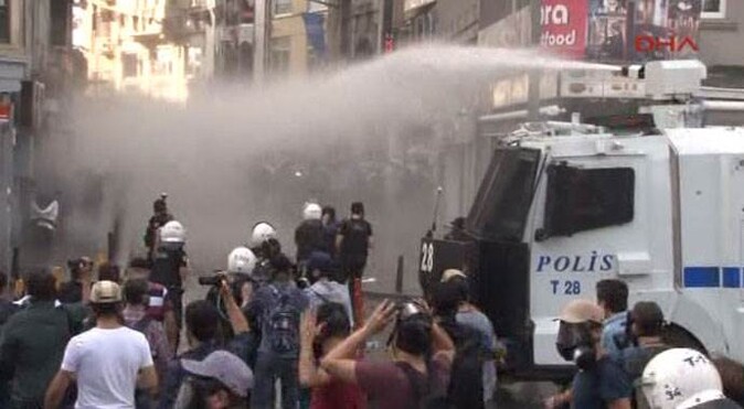 Galatasaray Meydanı&#039;nda polis müdahalesi