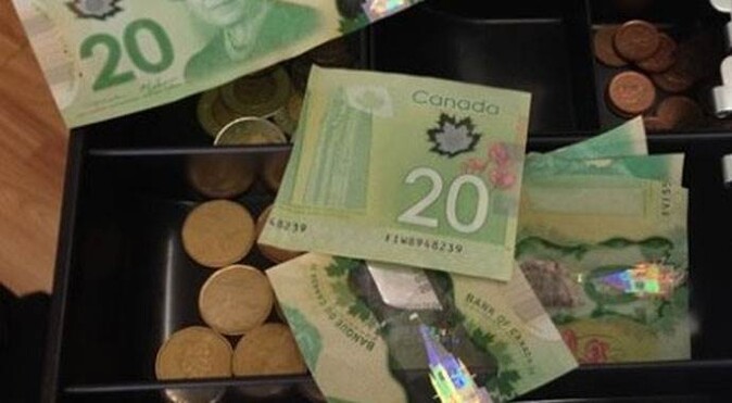 Kanada&#039;da yarım banknot modası
