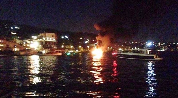 Boğaz&#039;da tekne yangını