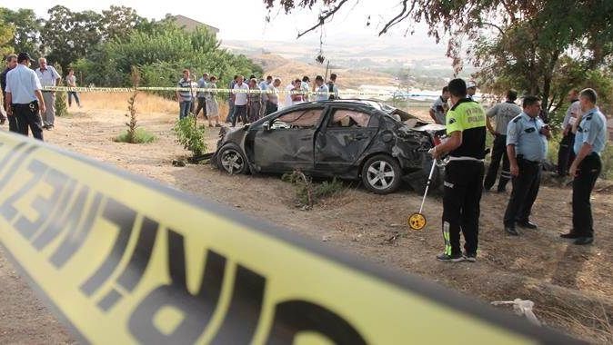 Elazığ&#039;da feci kaza! Otomobil yayalara çarptı, 3 kişi öldü