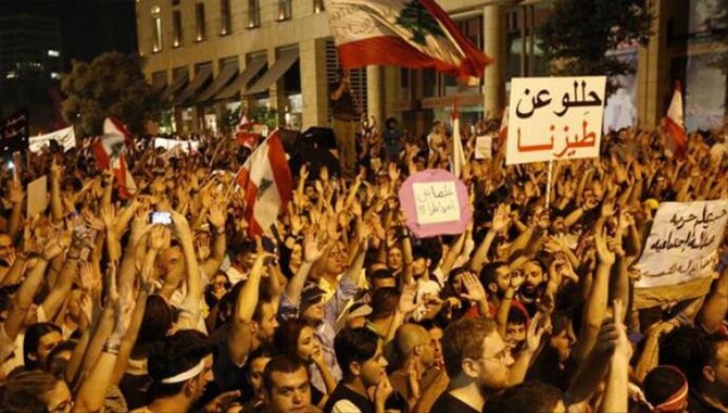 Lübnan&#039;da çöp krizi siyasi gerilime neden oldu
