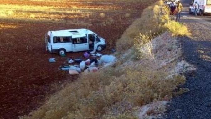 Köy minibüsü şarampole yuvarlandı: 17 yaralı