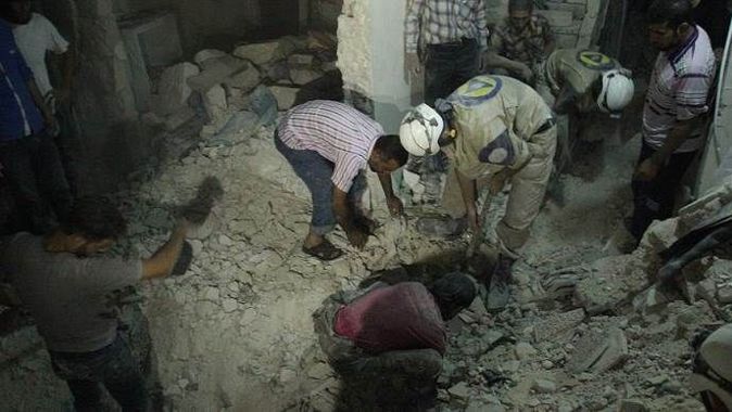 Katil Esad güçlerinden Halep&#039;e varil bombalı saldırı: 12 ölü
