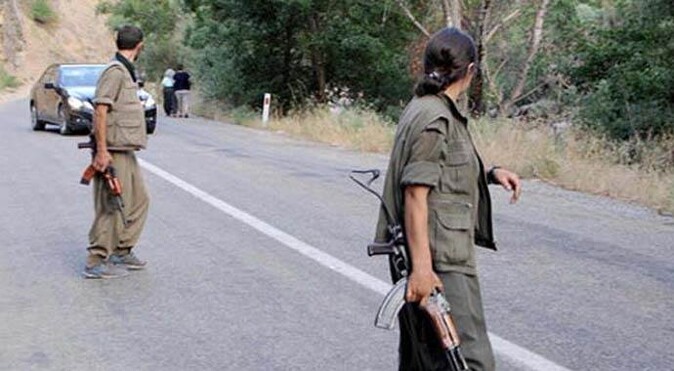 Yol kesen PKK&#039;lılarla asker arasında çatışma çıktı
