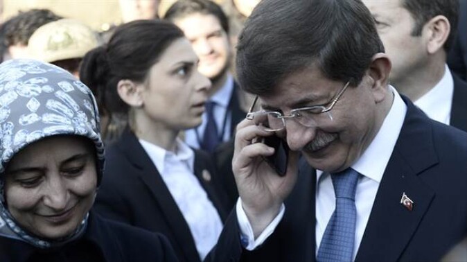 Başbakan Davutoğlu, Çipras&#039;ı tebrik etti

