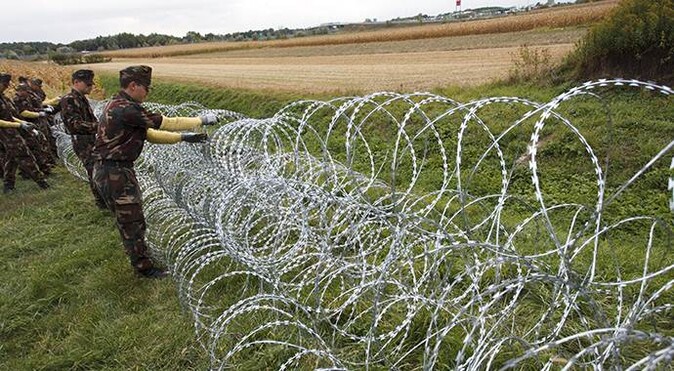 Macaristan, Slovenya sınırına da tel örgü çekiyor
