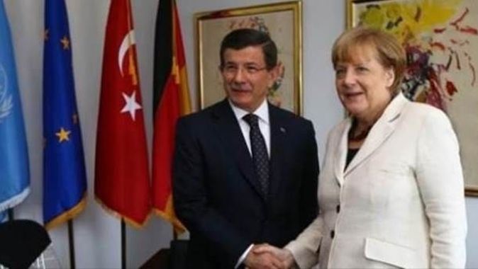 Ahmet Davutoğlu, Merkel ile görüştü