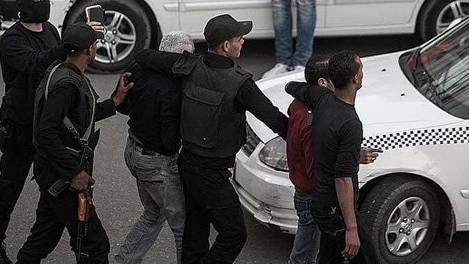 Mısır&#039;da darbe karşıtı 24 kişiye gözaltı

