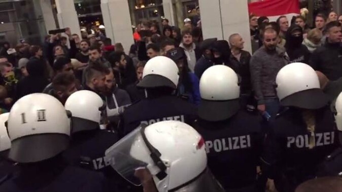 Almanya&#039;da mültecilere ırkçı saldırı
