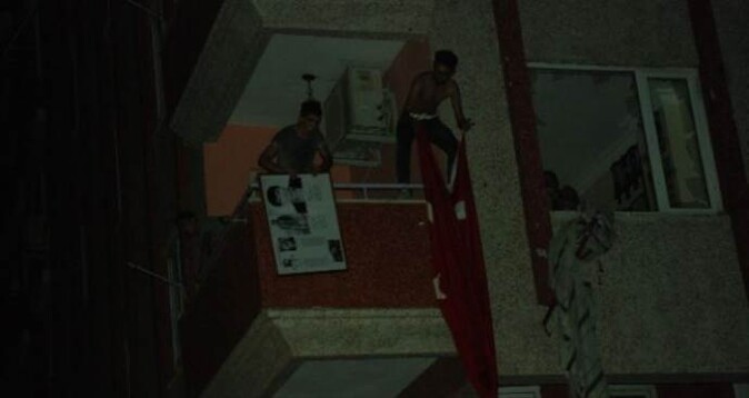 HDP binasına Türk bayrağı asıldı
