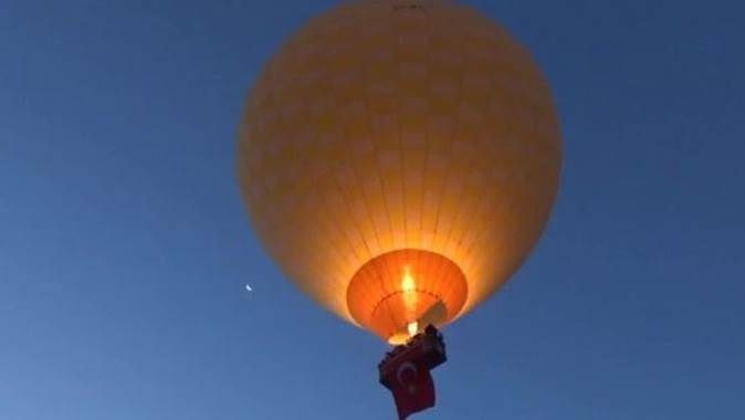 Kapadokya&#039;da balonlar şehitler için havalandı