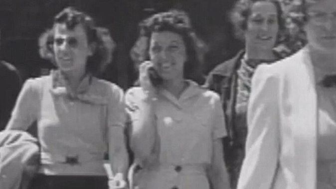 1938 tarihli videodan şoke eden detay! Sosyal medyanın gündemine oturdu: Elinde telefonla konuşan kadın gerçek mi?