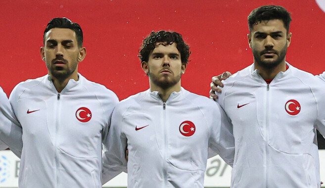 Milan ve Napoli istedi, Ferdi Kadıoğlu &quot;Fenerbahçe&quot; dedi... Yıldız ismin babasından transfer sözleri!