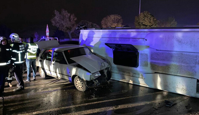 Çevik kuvvet aracı kaza yaptı: 5 polis yaralı