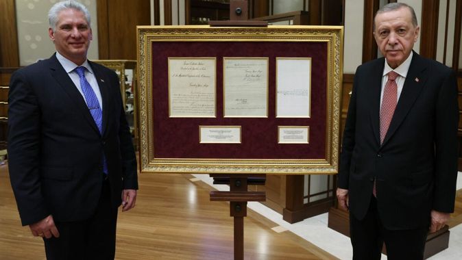 Cumhurbaşkanı Erdoğan&#039;dan, Küba Devlet Başkanı Bermudez&#039;e tarihi hediye