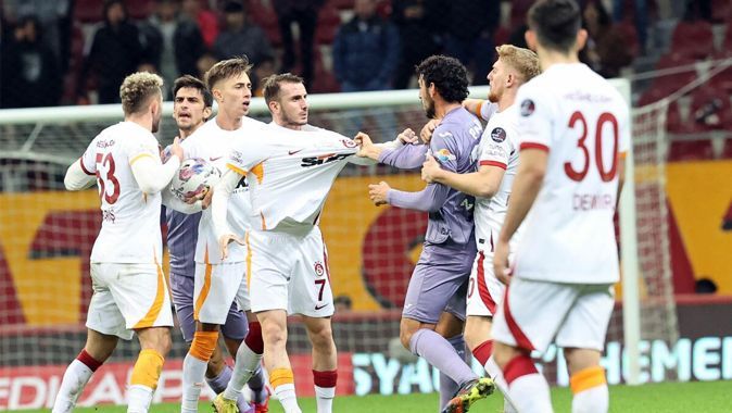 Kerem Aktürkoğlu &amp; Dani Parejo gerilimi! (Galatasaray - Villarreal 4-3 Maç Sonucu)
