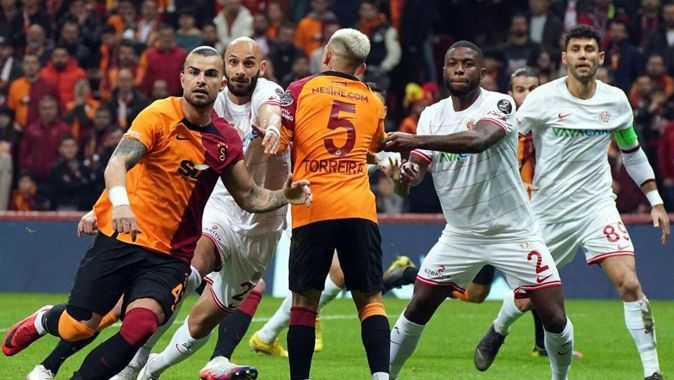 Abdülkerim Bardakçı 90+10&#039;da sarı kart gördü, Giresunspor - Galatasaray maçında cezalı duruma düştü