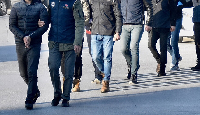 Son dakika: 3 ilde FETÖ&#039;nün Polis Akademisi öğrenci yapılanmasına operasyon: 17 kişi gözaltına alındı