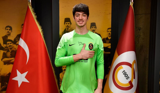 Galatasaray&#039;da altyapıdan yetişen kaleci Jankat Yılmaz ile Emirhan Kayar profesyonel oldu