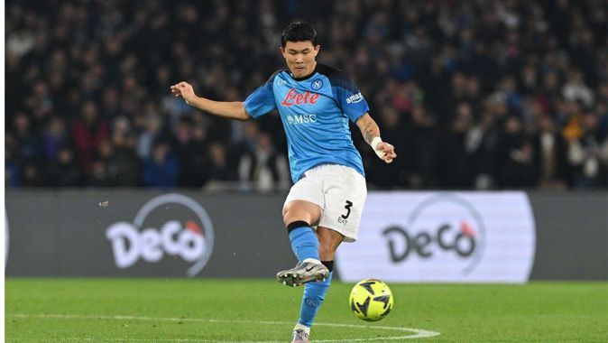 Napoli yıldız stoperi Kim Min-jae&#039;yi Manchester United&#039;a kaptırmak üzere