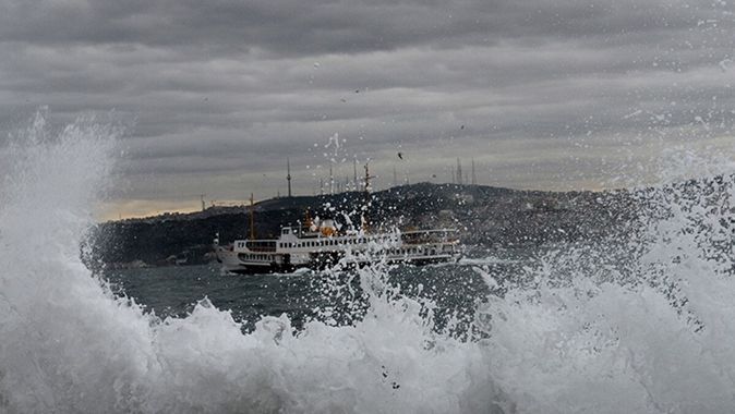 İstanbul&#039;da vapurlara lodos engeli! Birçok sefer iptal edildi