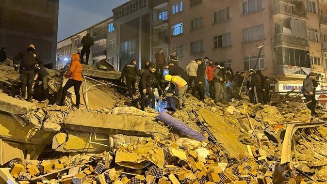 Kahramanmaraş&#039;ta 7,7 büyüklüğünde deprem: Malatya&#039;da çok sayıda bina çöktü, enkazda çok sayıda vatandaş var