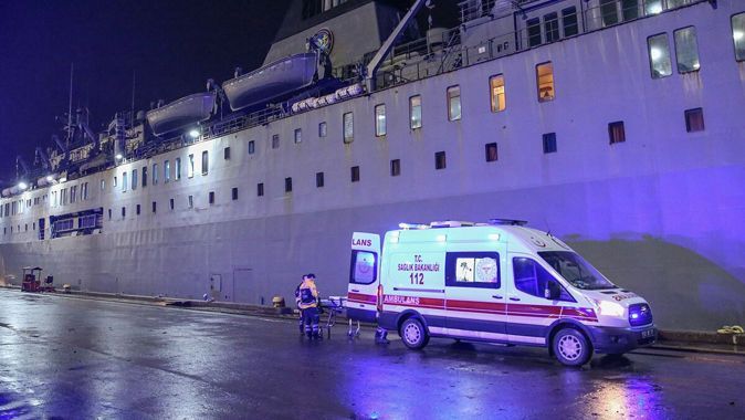 Hatay&#039;da depremde yaralananlar TCG İskenderun gemisine alınıyor