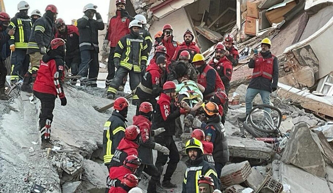 Tunus’ta depremzedeler için yardım çağrısı
