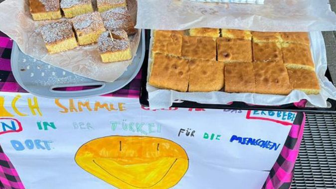 İsviçre&#039;de ilkokul öğrencisi Türk kuzenler depremzedelere yardım için kek satıyor