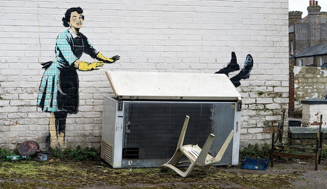 Banksy depremi değil şiddeti çizdi