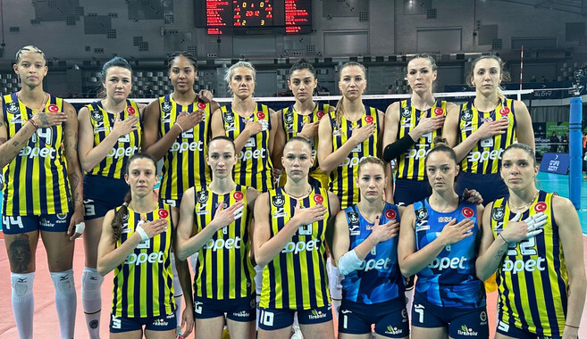 Fenerbahçe Opet CEV Şampiyonlar Ligi  play-off etabı ilk maçında galip; &quot;Kalbimiz sizinle&quot;