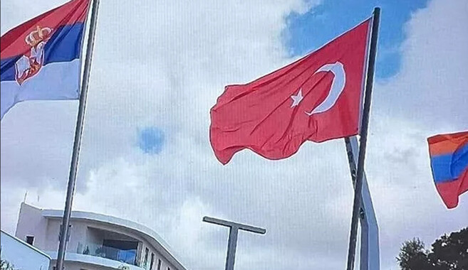 Güney Kıbrıs&#039;ta Türk bayrağına saygısızlık