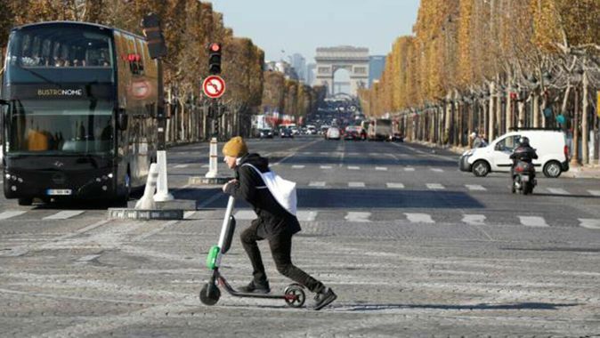Paris&#039;te elektrikli scooter referandumu