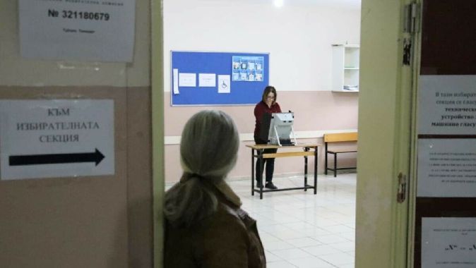 Bulgaristan’da erken seçim için Türkiye&#039;deki çifte vatandaşlar sandık yolunu tuttu