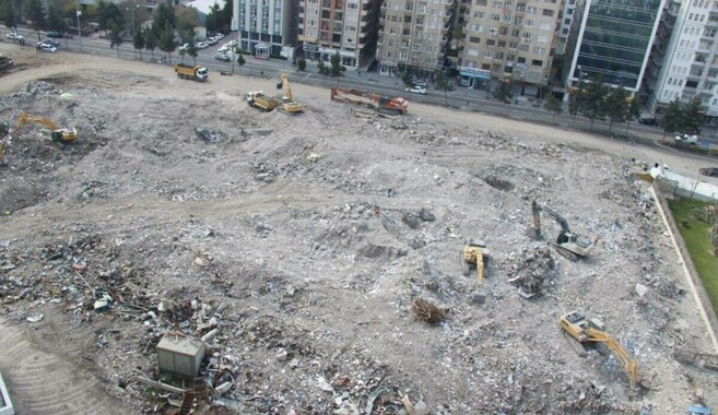 Diyarbakır’da 89 kişiye mezar olmuştu… Galeria İş Merkezinden 12 bin ton moloz çıkartıldı