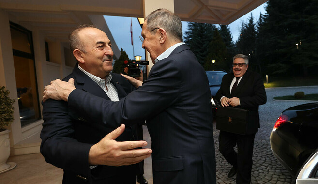 Dışişleri Bakanı Mevlüt Çavuşoğlu, Rus mevkidaşı Sergey Lavrov ile görüştü