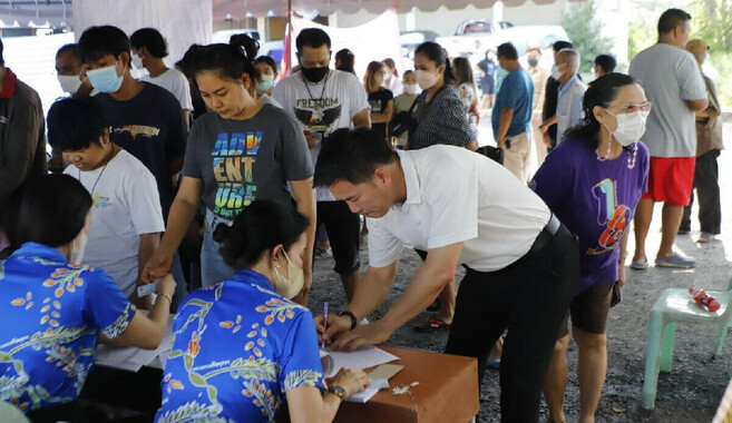 Tayland’da seçim heyecanı: Milyonlarca seçmen sandıklara akın etti