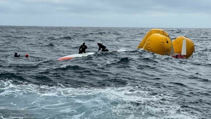 Balıkçı gemisi alabora oldu: 39 kişi denizin ortasında kayboldu