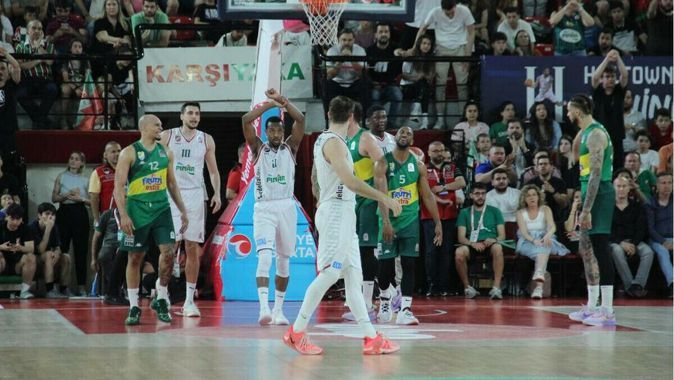 Son dakika basketbol haberleri: Pınar Karşıyaka - Frutti Extra Bursaspor: 91 - 83 (Maç Sonucu)