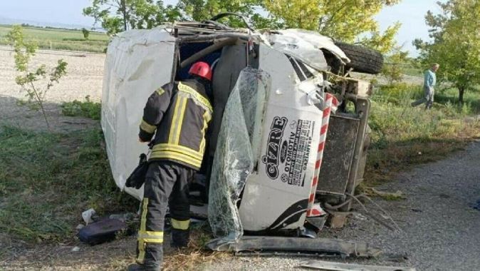 Karaman’da feci kaza: İşçileri taşıyan minibüs devrildi