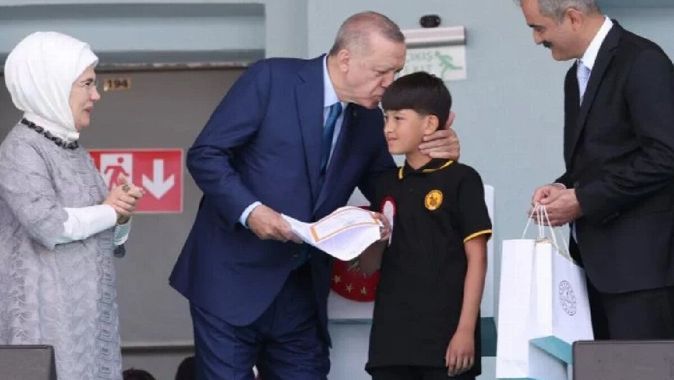 Cumhurbaşkanı Erdoğan&#039;dan öğrenci ve velilere tebrik: 19 milyon öğrencinin karne heyecanına ortak oldu