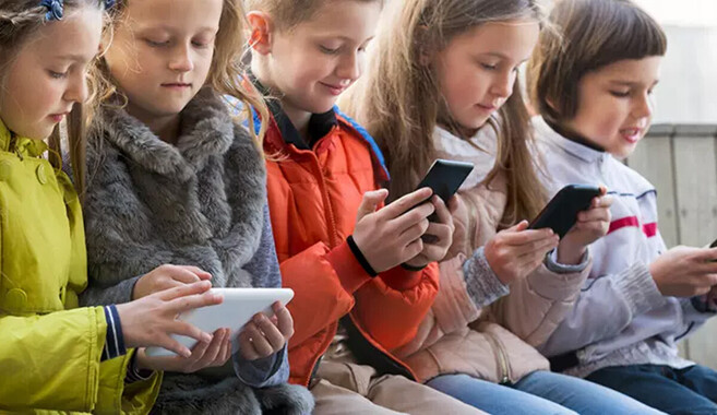 Hollanda&#039;da ortaokul ve liselerde cep telefonu yasaklanacak