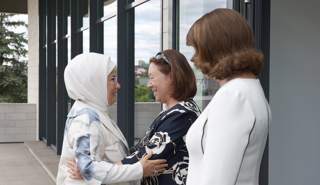 Emine Erdoğan, Litvanya&#039;da lider eşleriyle bir araya geldi